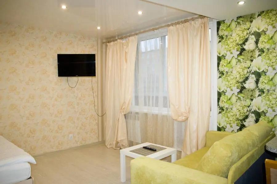 Барбарис на улице Парижской Коммуны 42 - главное фото