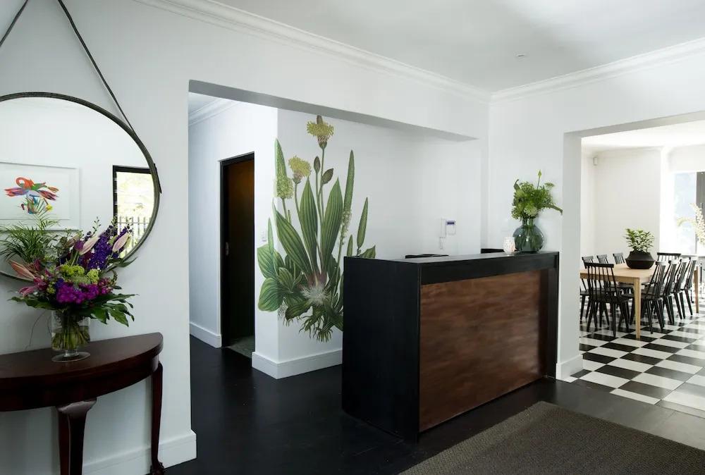 Twice Central Guesthouse - главное фото