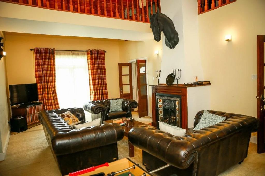 Little England by Celeste - главное фото