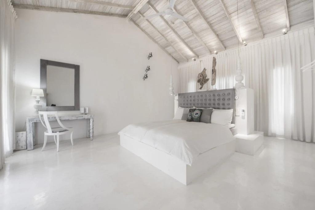 W15 Escape - главное фото