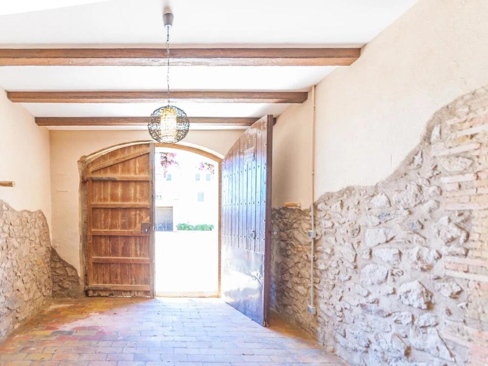 Huge Holiday Home in Catalonia With Private Swimming Pool - главное фото