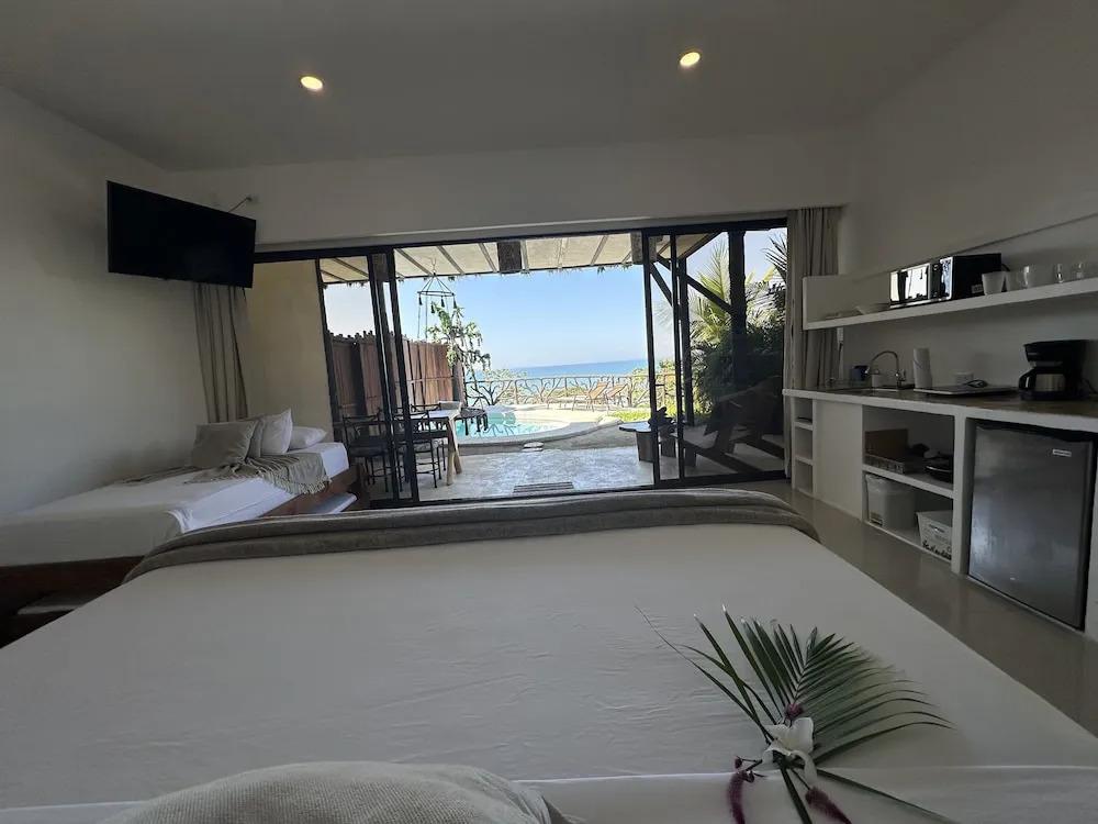 Akua Ocean View Suites - главное фото