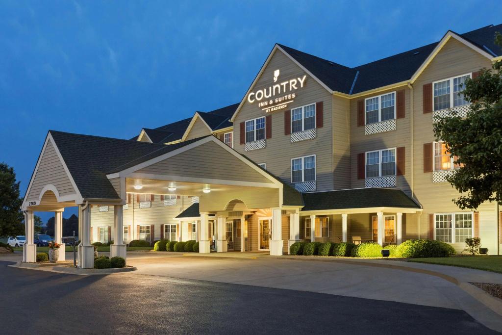 Country Inn & Suites by Radisson, Salina, KS - главное фото