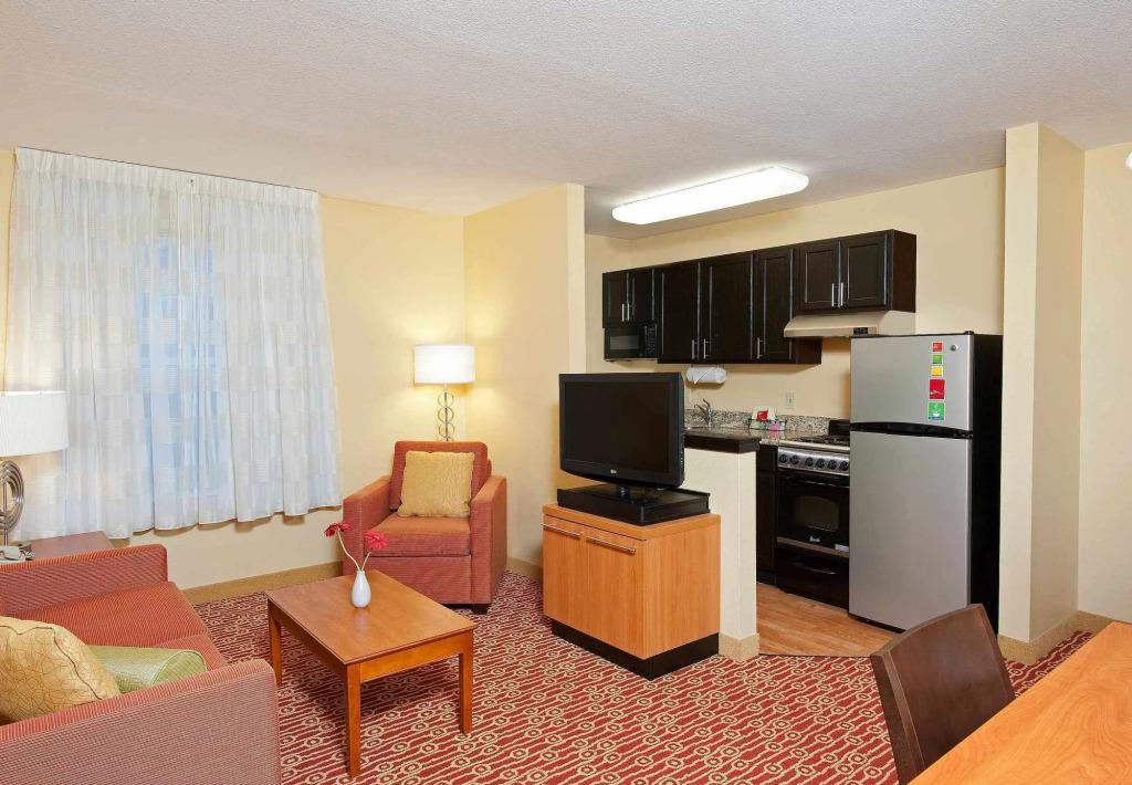 Towneplace Suites By Marriott Bloomington - главное фото