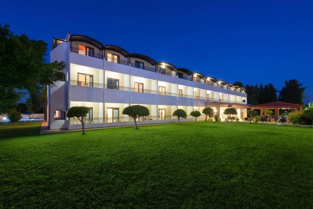 Matoula Beach Hotel - главное фото