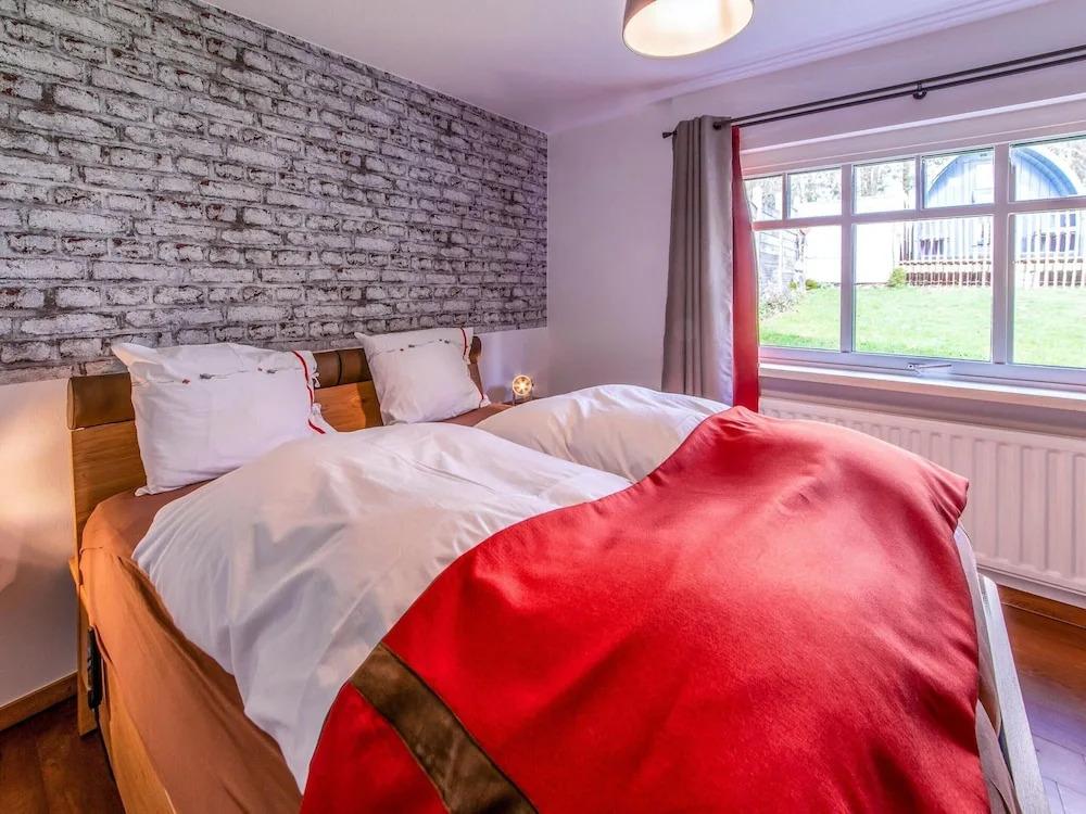 Charming House With Sauna, Jacuzzi in Bullange - главное фото