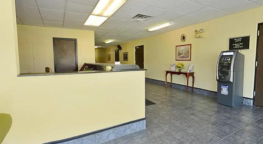 Americas Best Value Inn Bloomington - главное фото