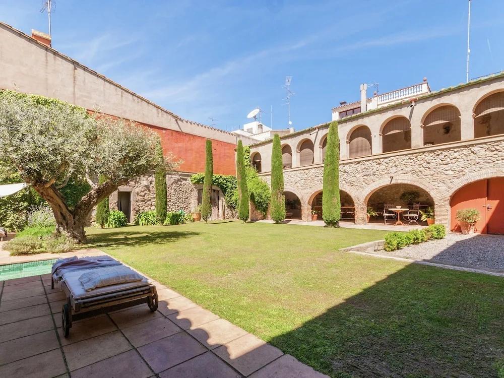 Splendid Mansion With Private Pool in St Pere Pescador - главное фото