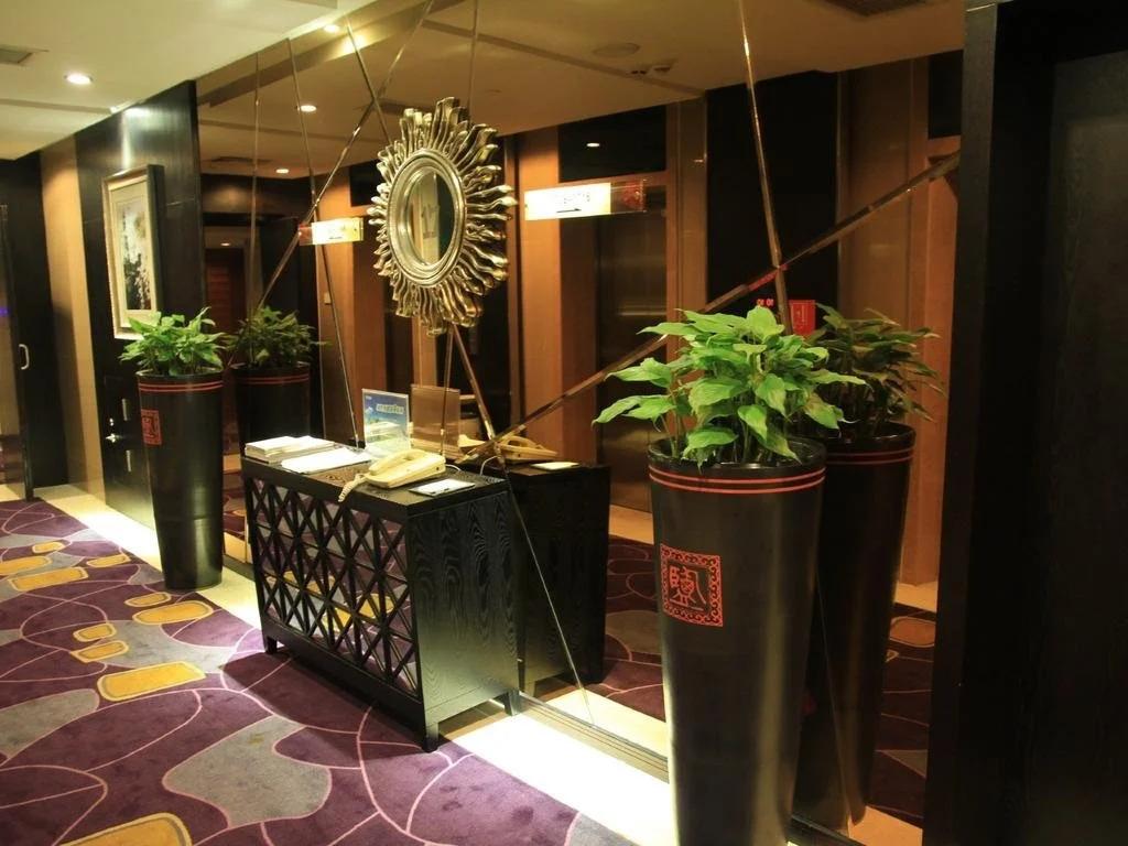 Huidong Hotel Zigong - главное фото