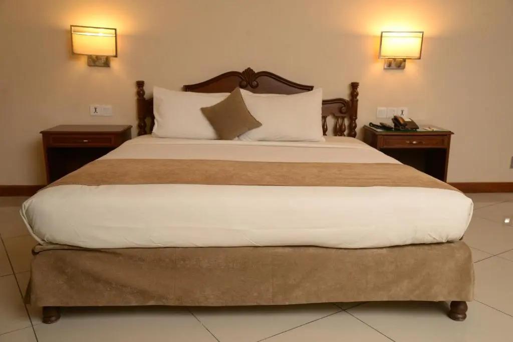 Regent Plaza Hotel & Convention Centre - главное фото