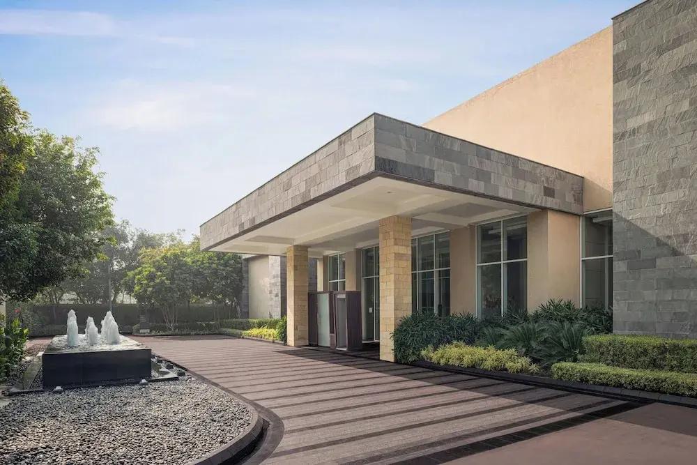 Courtyard by Marriott Aravali Resort - главное фото