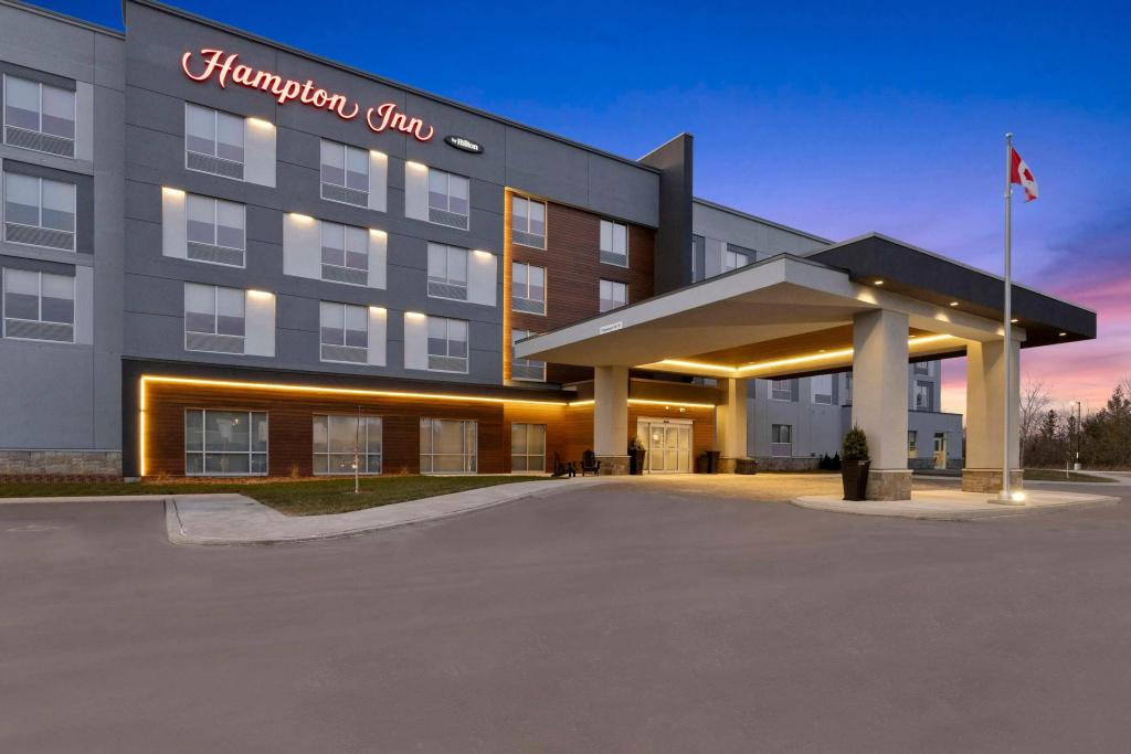 Hampton Inn By Hilton Cornwall - главное фото
