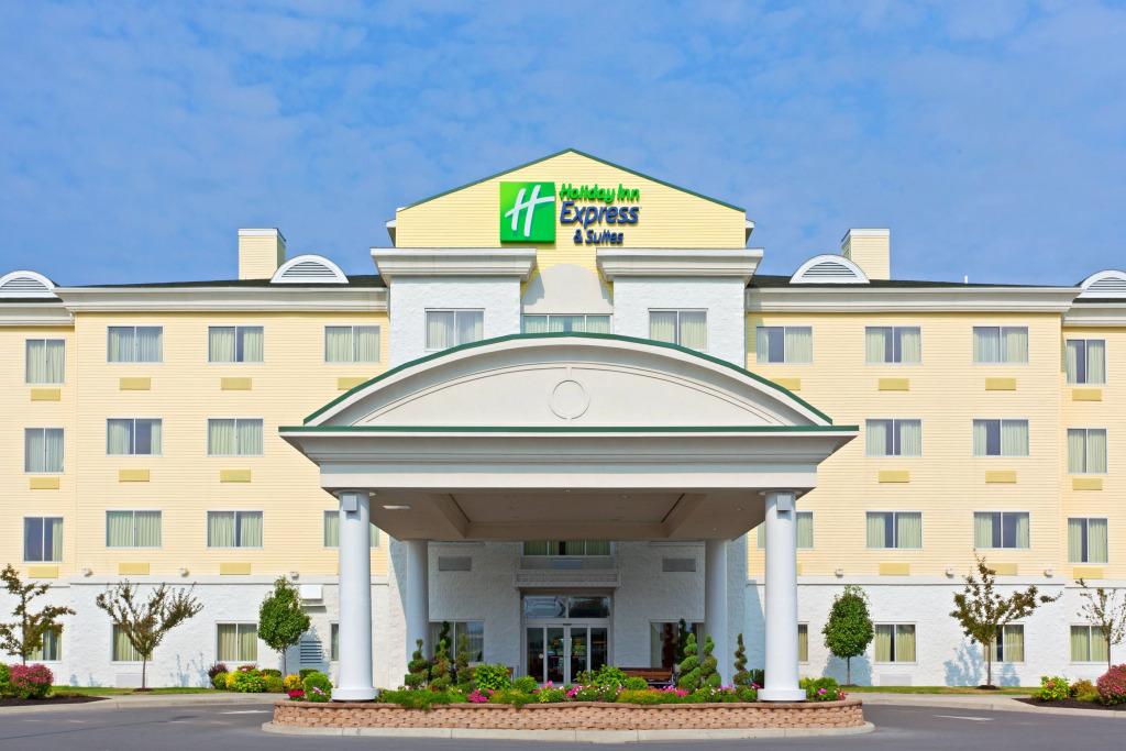 Holiday Inn Express Hotel & Suites Watertown-Thousand Island by IHG - главное фото