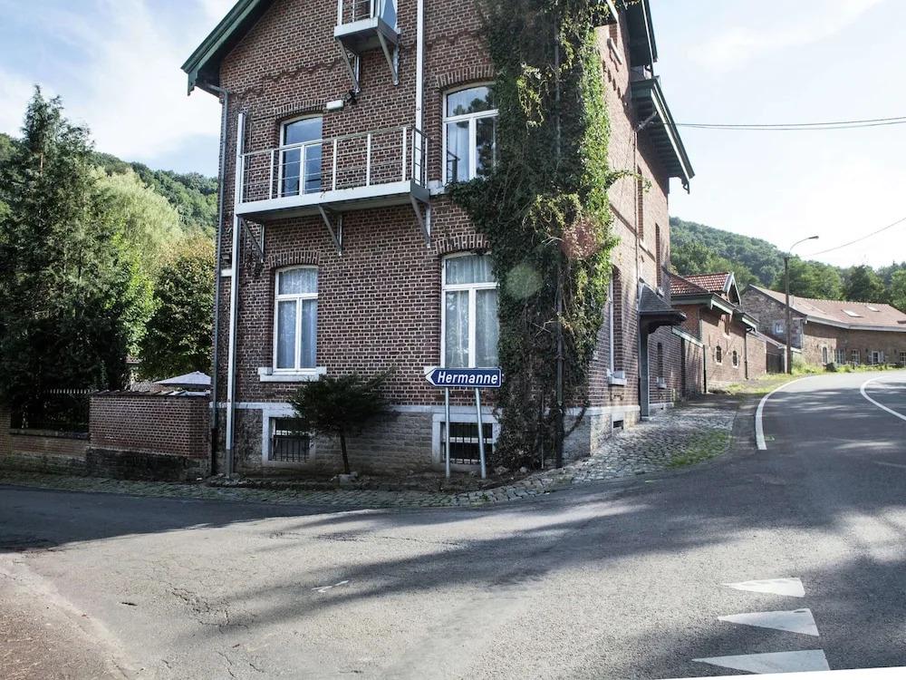 Mansion With Pool, Neblon - главное фото