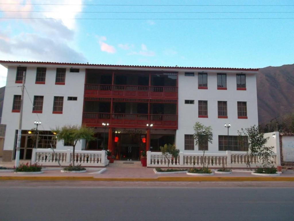 Hotel Tornado - главное фото