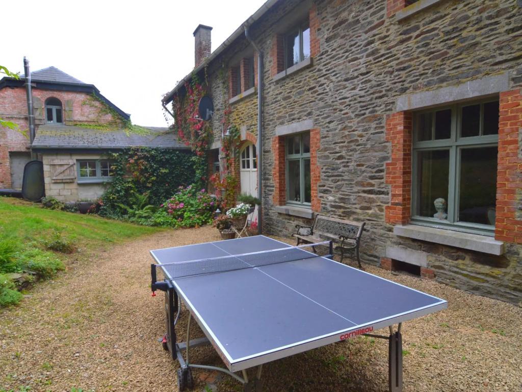 Quaint Holiday Home in Bievre with Terrace - главное фото