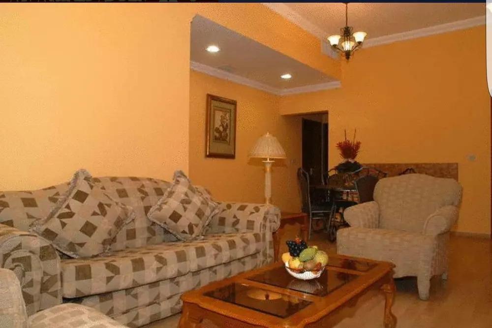 Ritz Hotel - главное фото