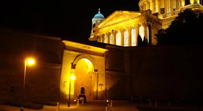 Szt. Adalbert Hotel - главное фото