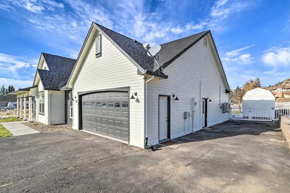 Stylish Klamath Falls Unit < 1/2 Mi to Oit! - главное фото