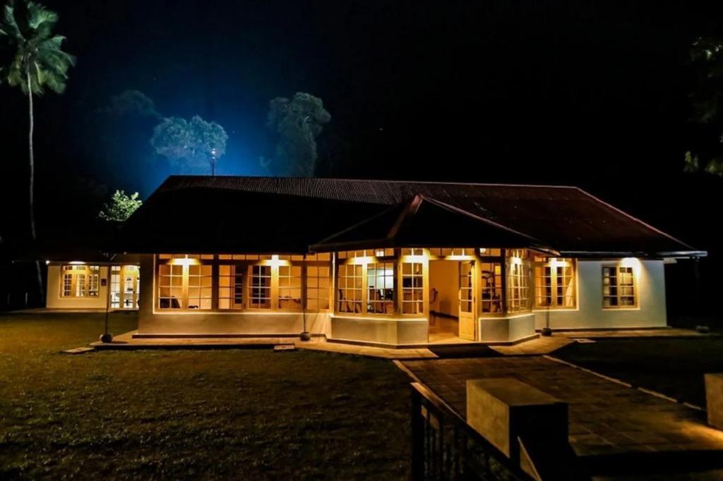 Simpson's Forest Hotel - главное фото