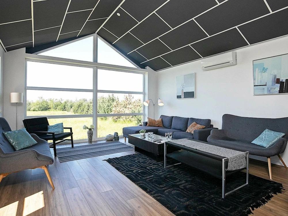 Charming Holiday Home in Falster With Whirlpool - главное фото