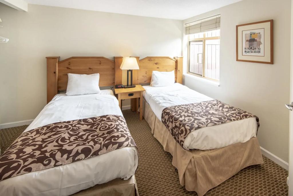 Tyndall Stone Lodge by Whiski Jack - главное фото