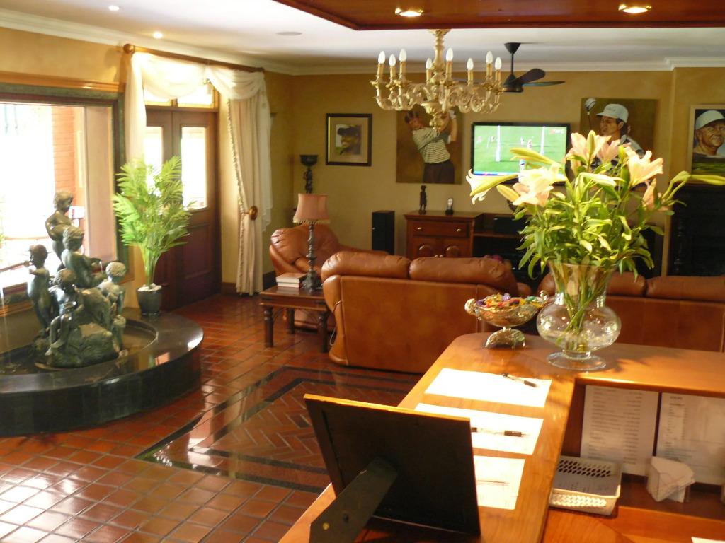 The Woodpecker Inn - главное фото