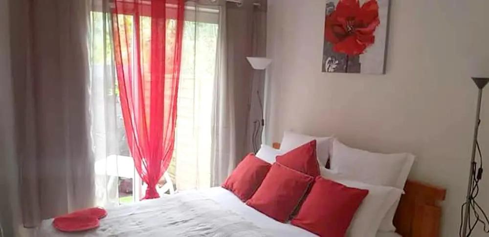 Studio in Saint-benoit, With Wonderful Mountain View and Enclosed Gard - главное фото