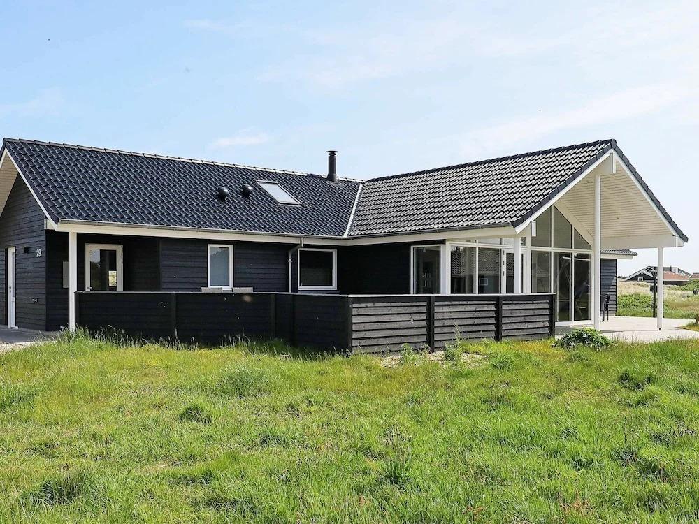 Luxurious Holiday Home With Private Whirlpool in Jutland - главное фото