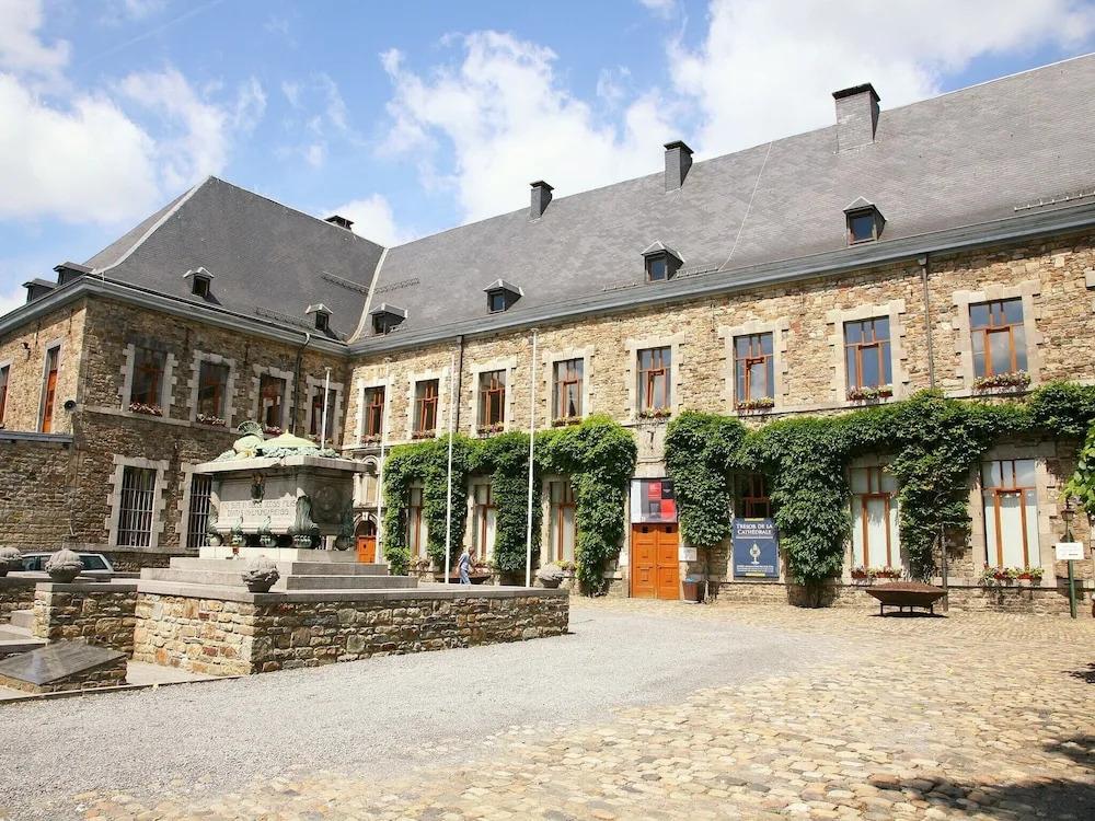 Luxury Apartment in Malmedy with Jacuzzi - главное фото