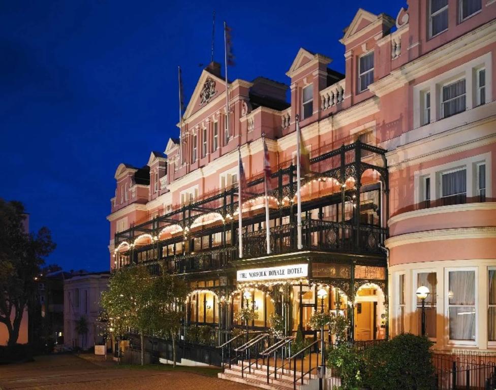 The Norfolk Royale Hotel - главное фото