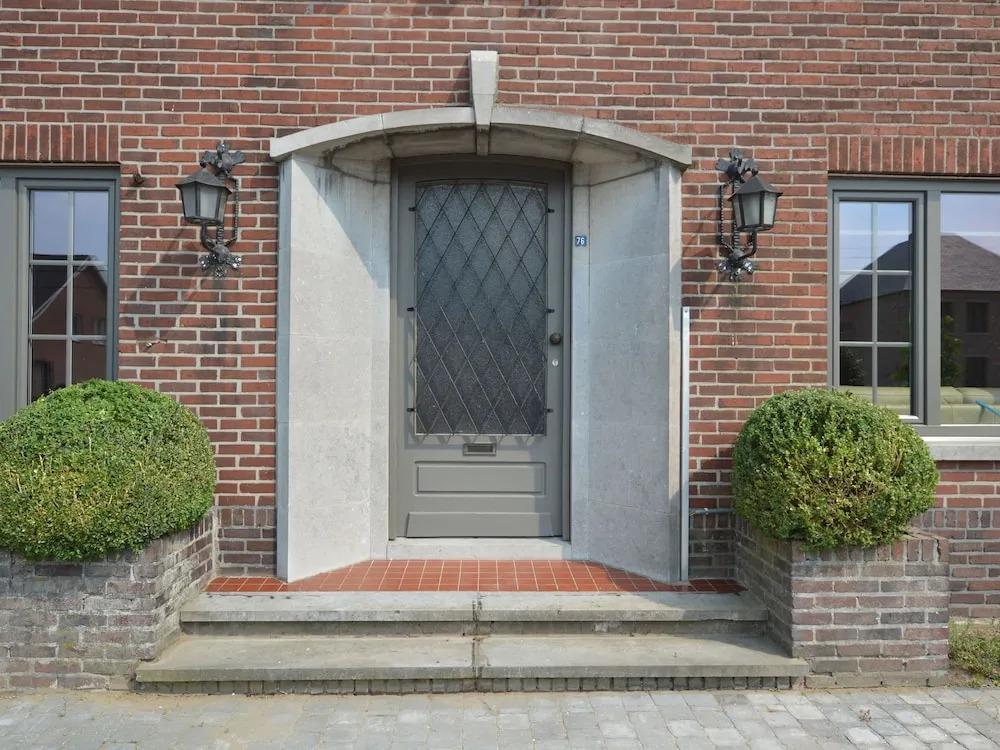 Spacious Holiday Home in Peer with Garden - главное фото