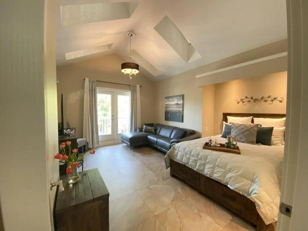 Kelowna Bed and Breakfast - главное фото