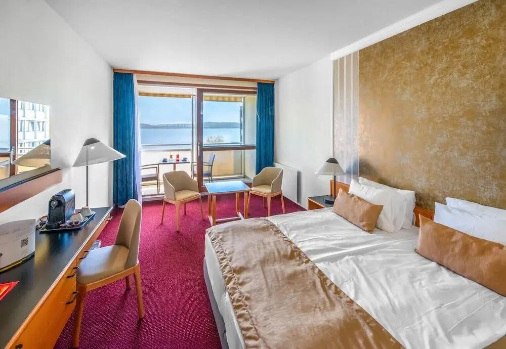 Club Tihany Hotel & Bungalók - главное фото