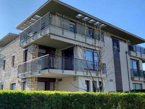 Lakeside Luxury Apartment - главное фото