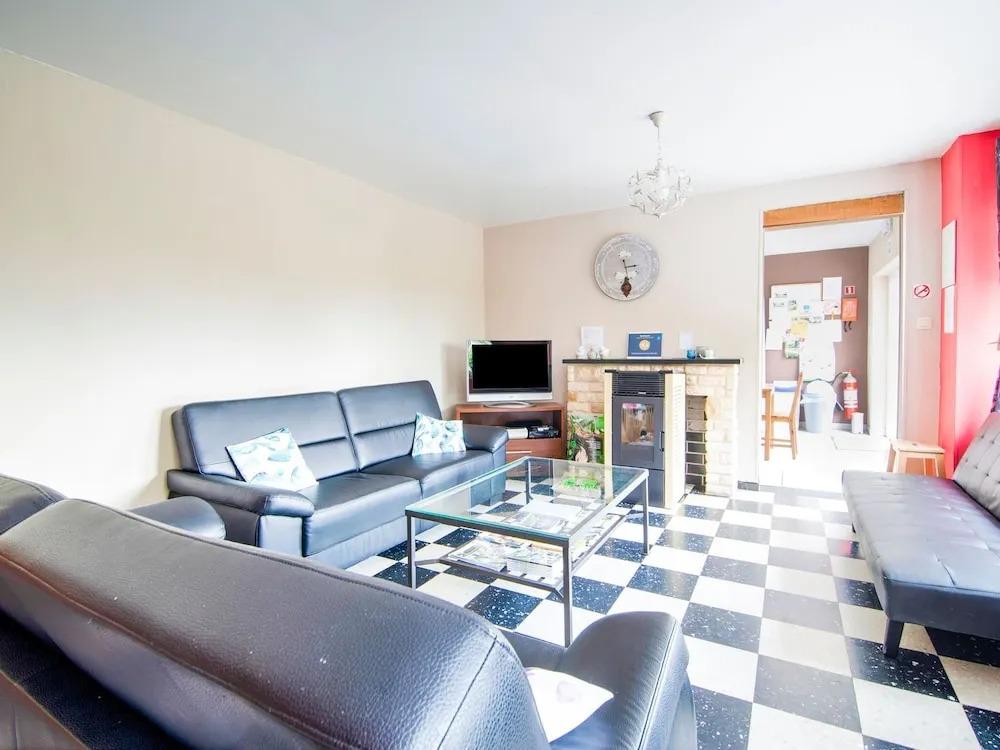 Picturesque Holiday Home in Nassogne with Garden - главное фото