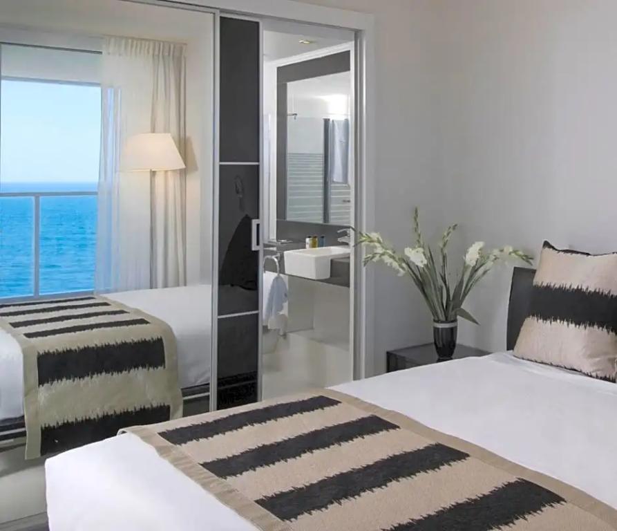 Island Suites Hotel - главное фото