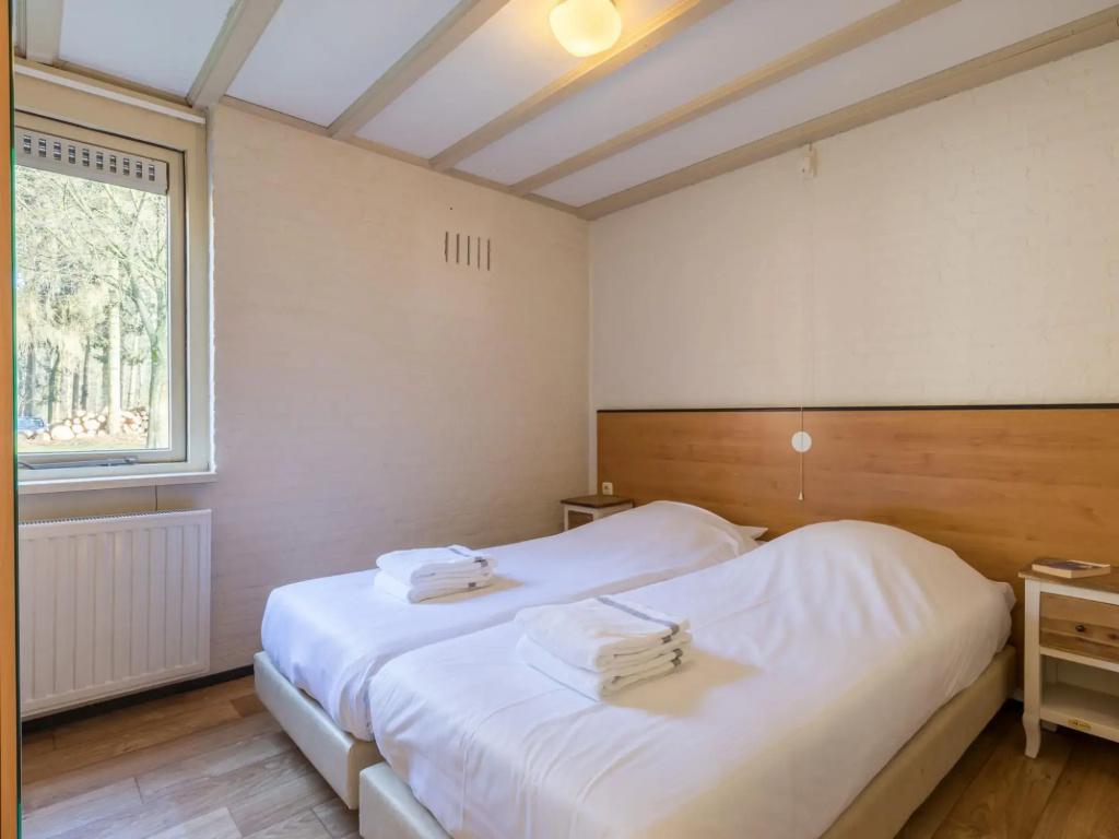 Cosy Bungalow Within de Maasduinen Area - главное фото