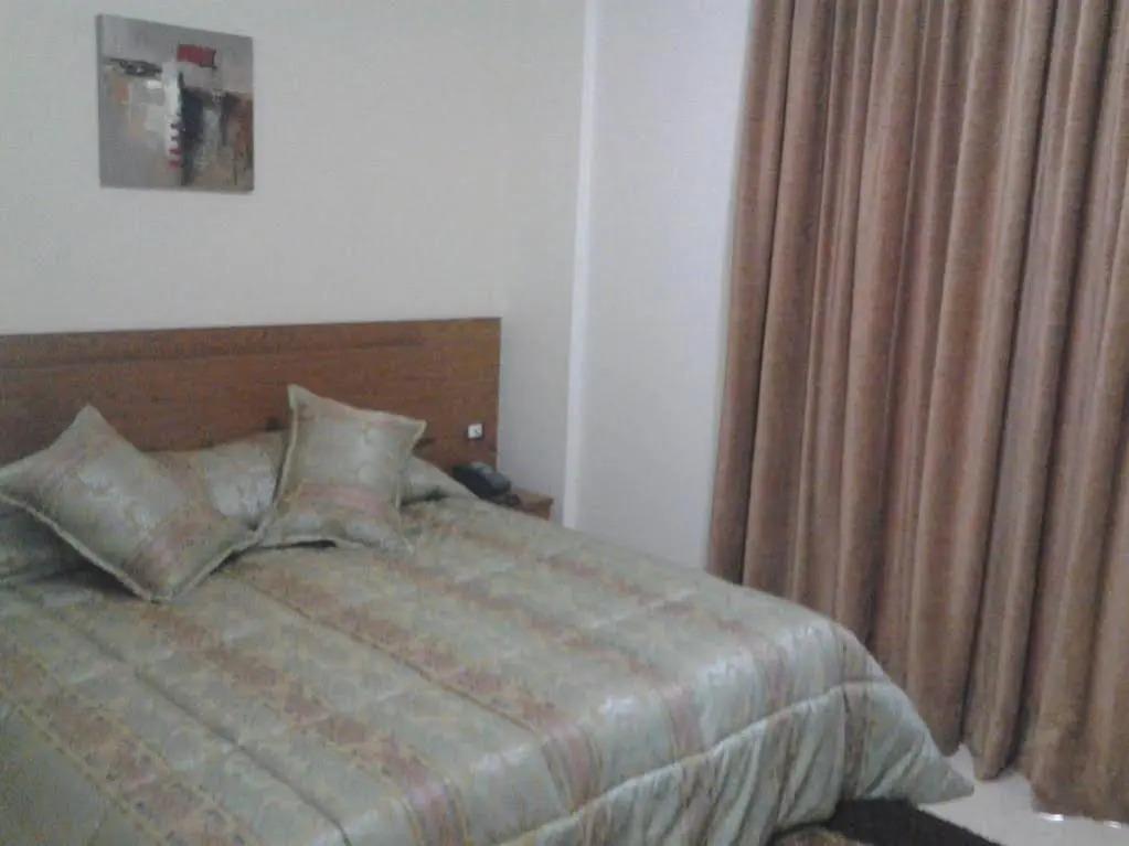 Blue Lake Hotel - главное фото