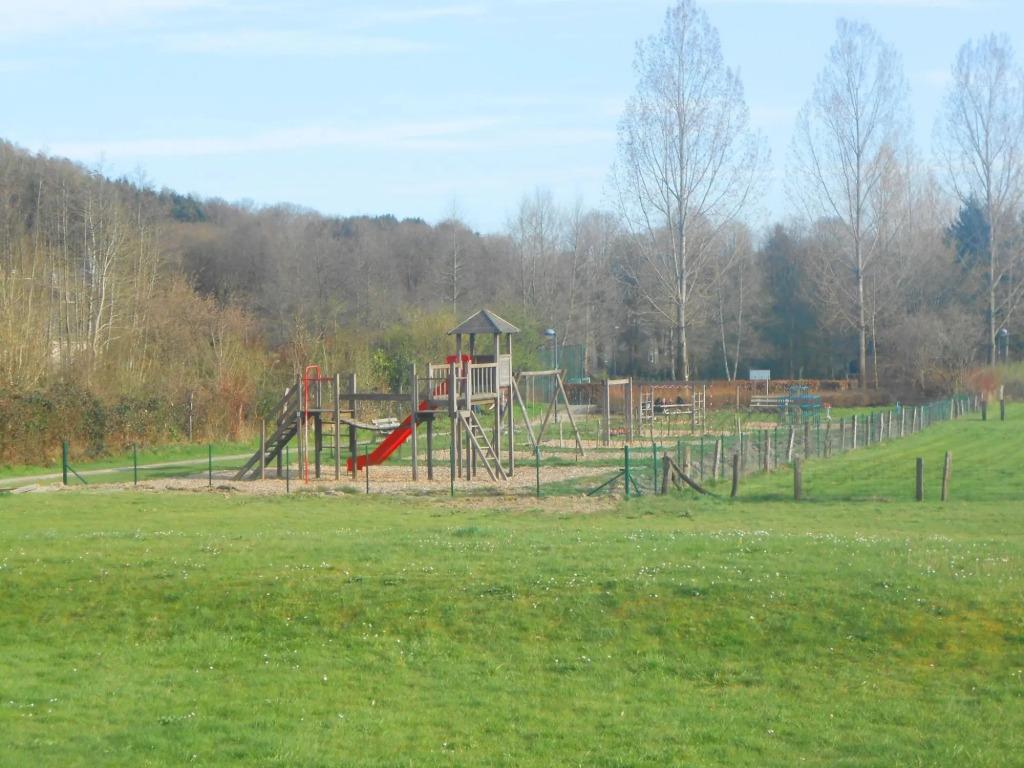 Pleasant Holiday Home in Herbeumont near Semois River - главное фото