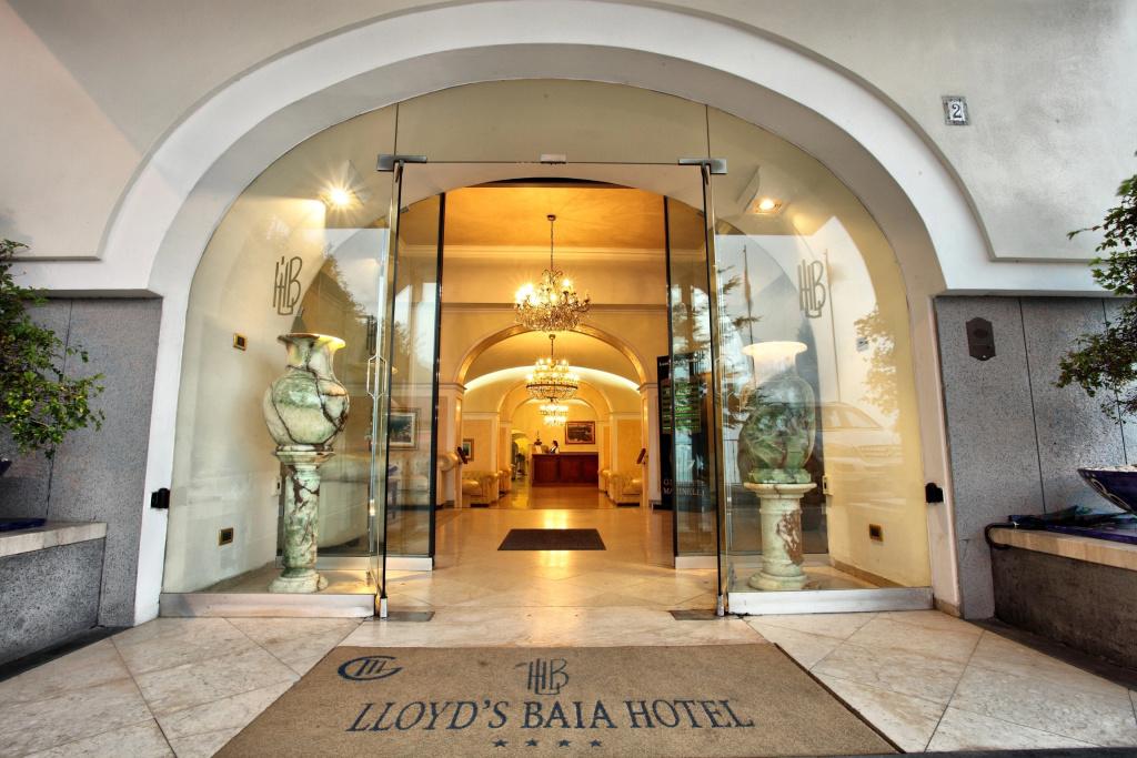 Lloyd's Baia Hotel - главное фото