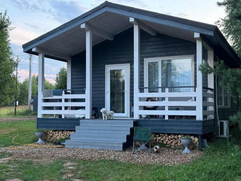 Уютный дом с видом на лес - главное фото