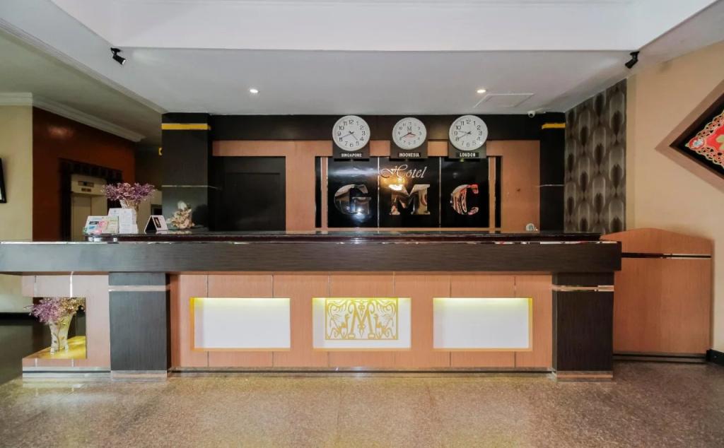 RedDoorz Plus near Depati Amir Airport - главное фото