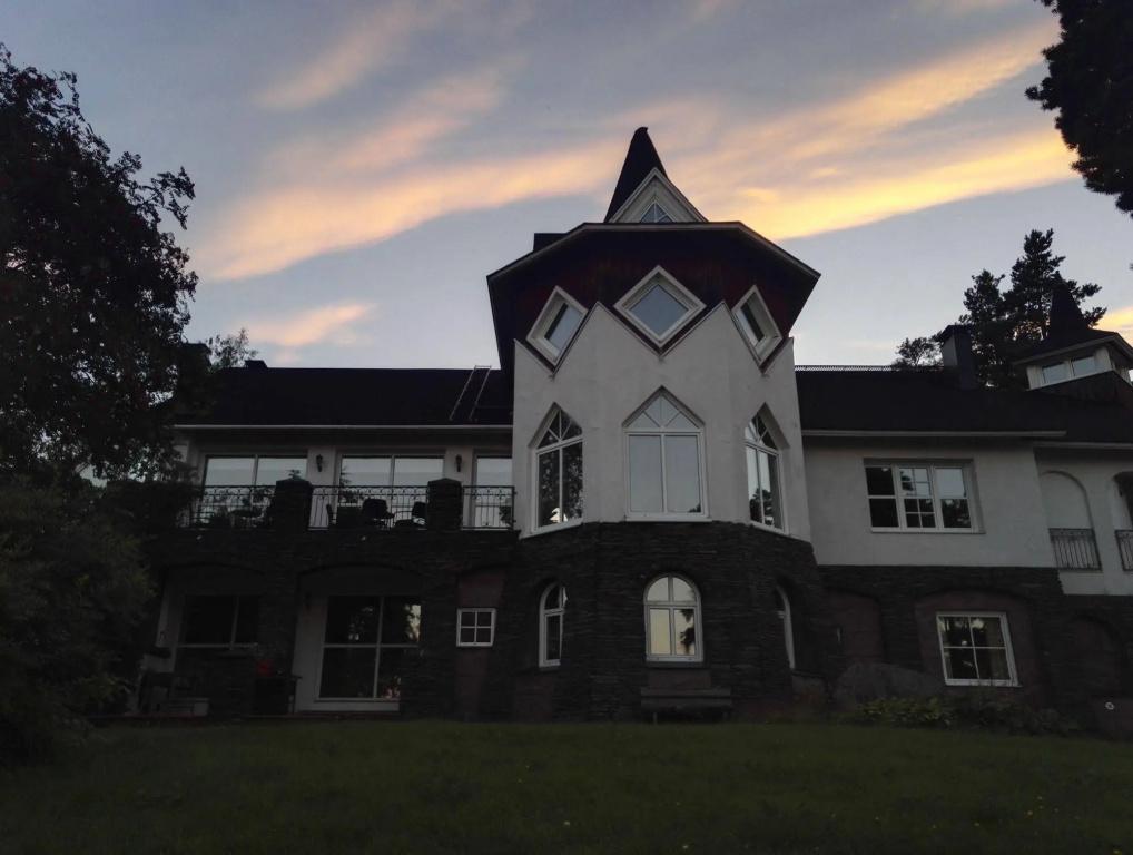 Albert's Manor - главное фото
