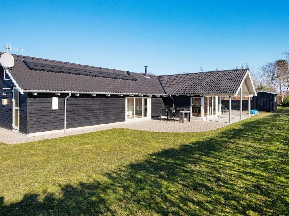 14 Person Holiday Home in Ebeltoft - главное фото