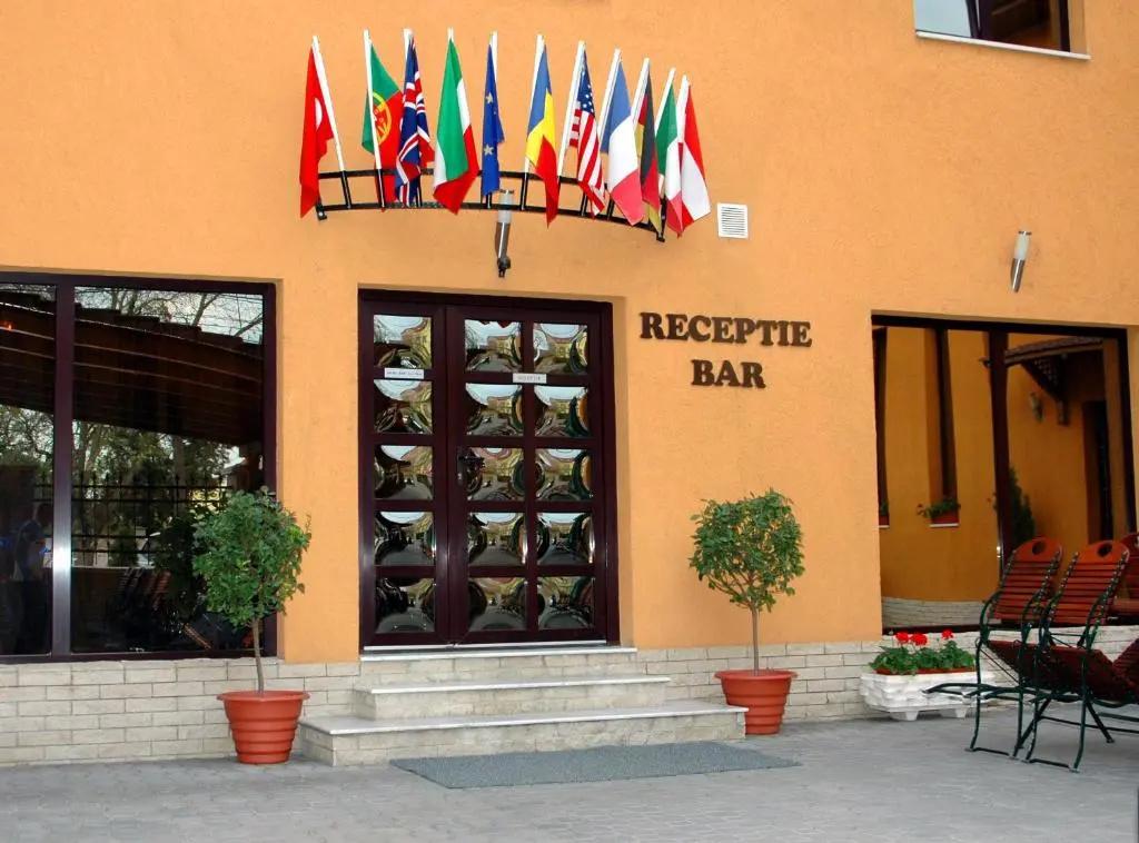 Hotel Iris - главное фото