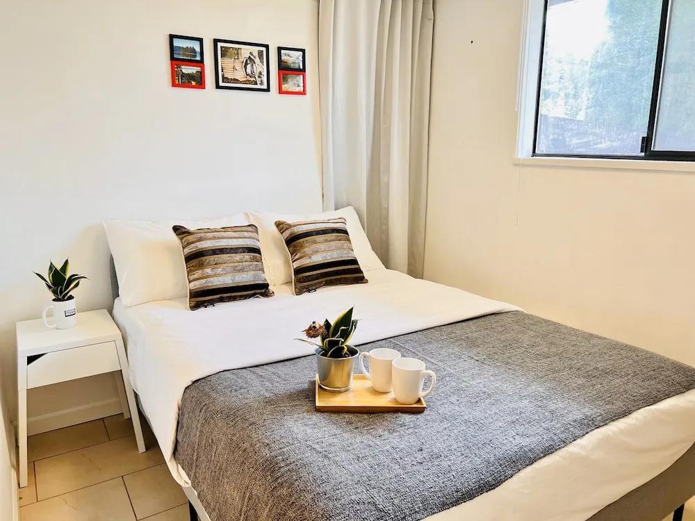 ART House Burnaby Two Bedrooms Suite - главное фото