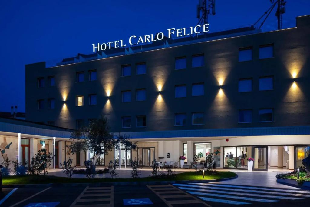 Hotel Carlo Felice - главное фото