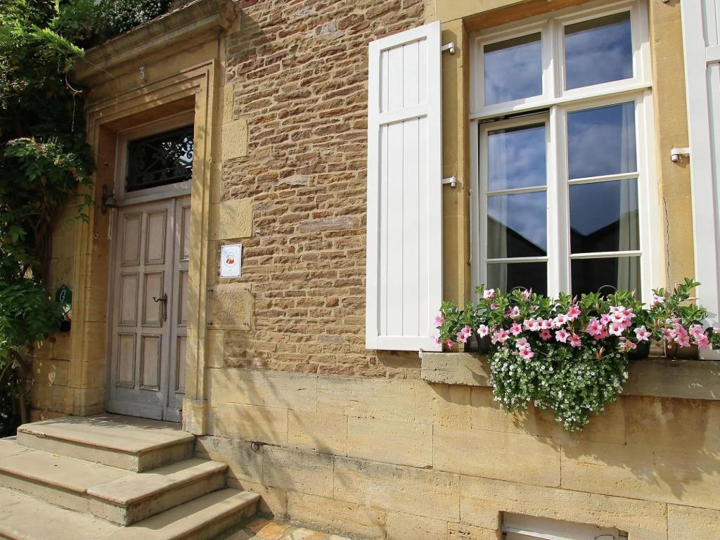 Unique Holiday Home in Virton With Jacuzzi - главное фото