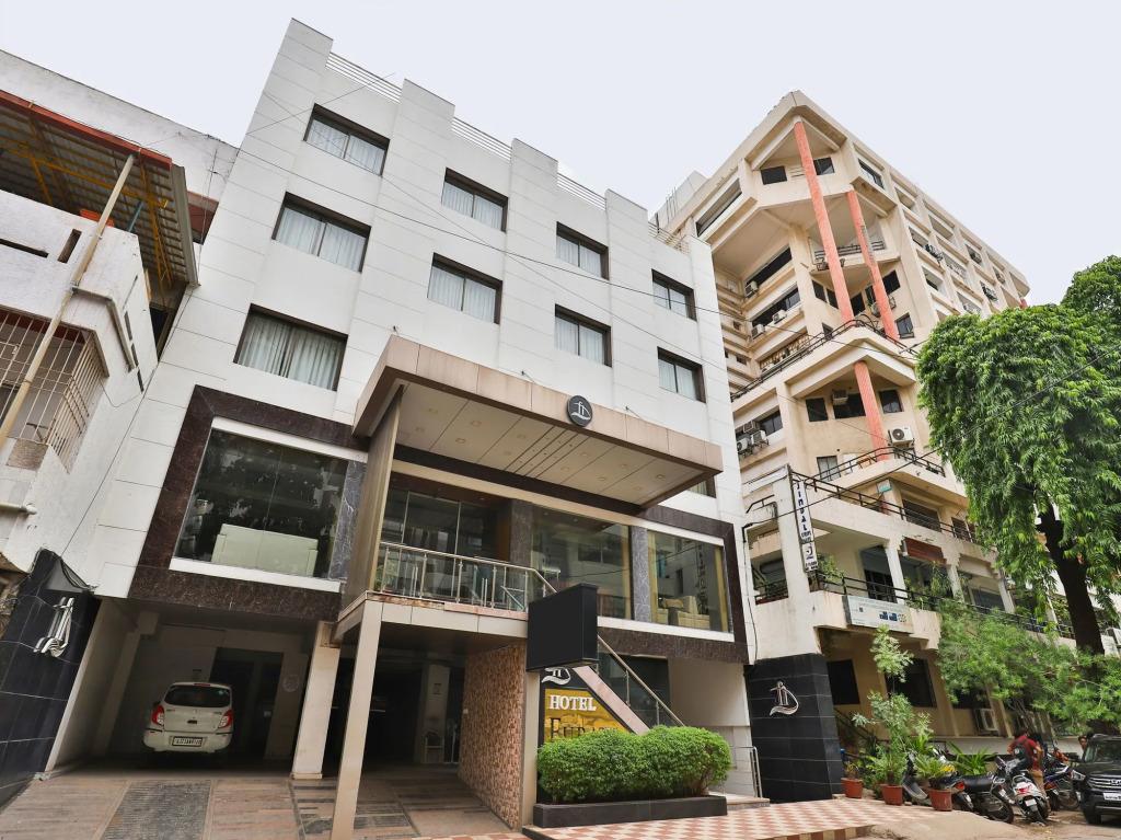 Capital O 17101 Hotel Furatt International - главное фото